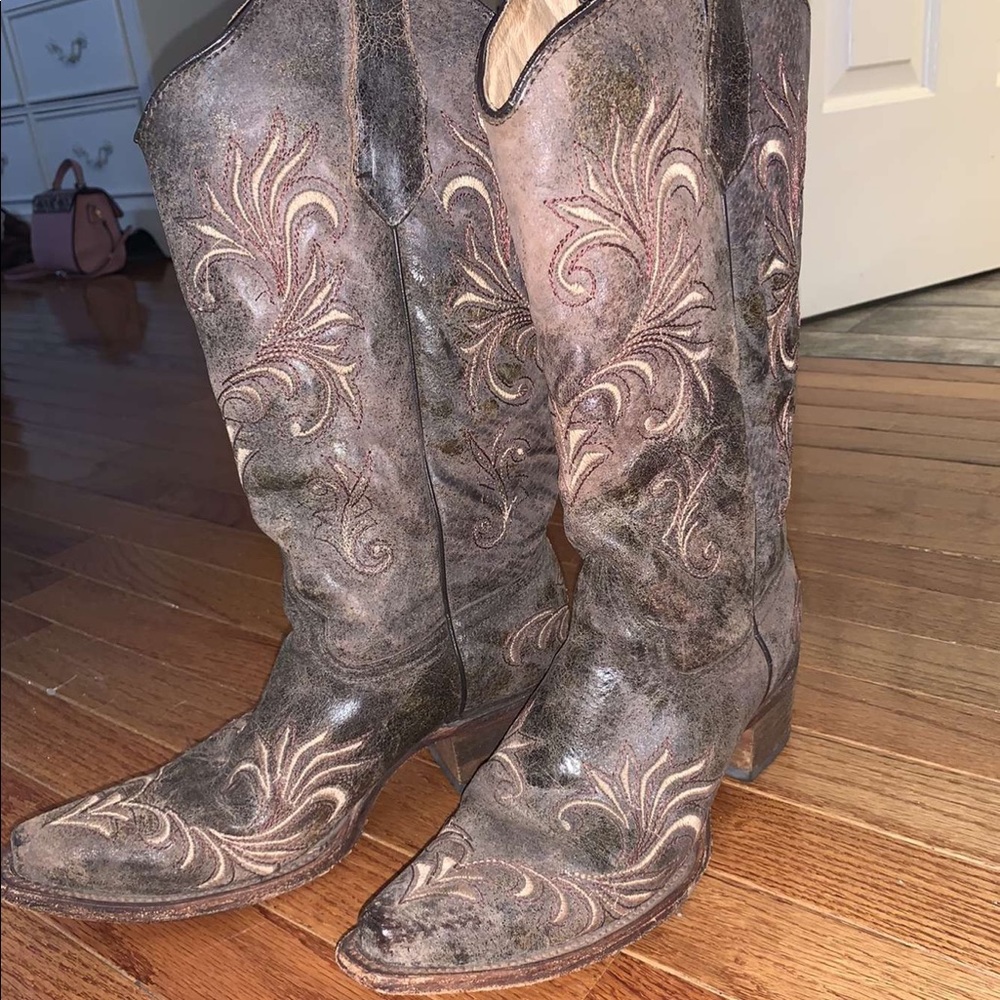 Circle G . Made by Coral .